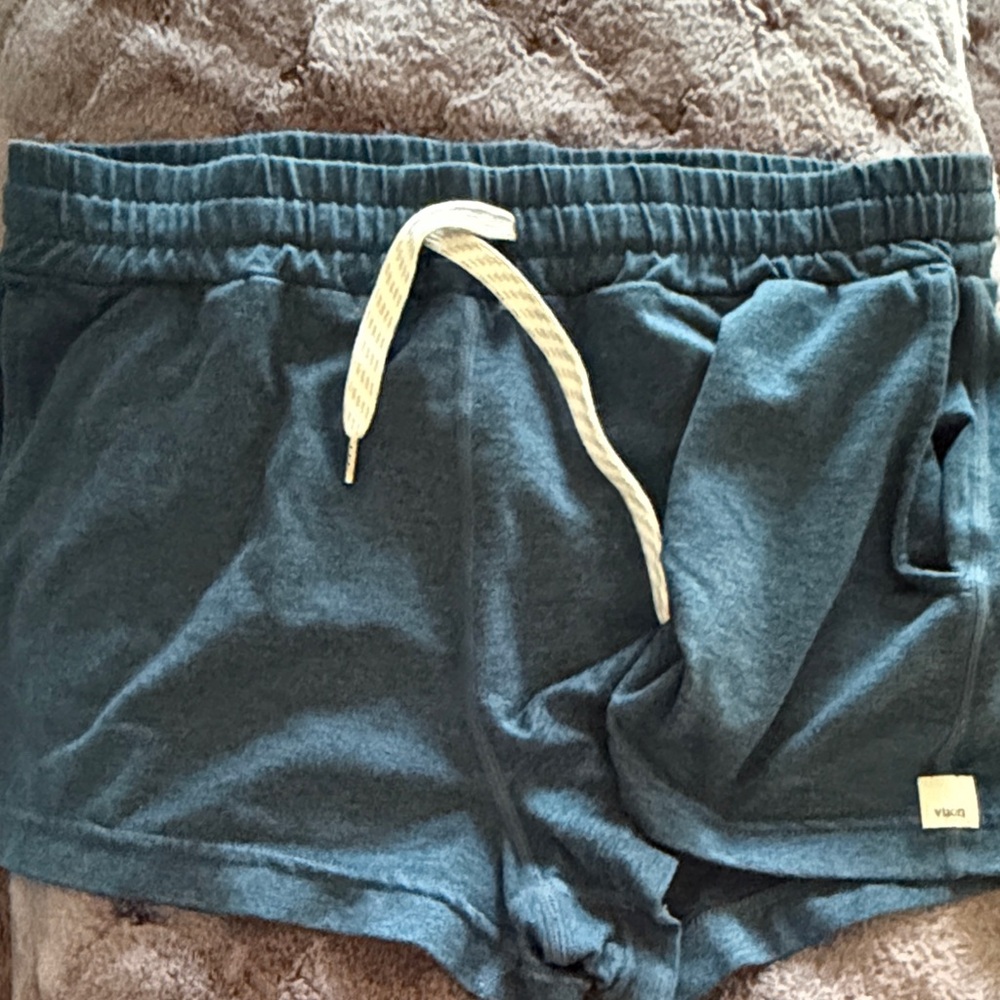 Vuori Women’s performance Lounge Shorts. Medium. - Picture 3 of 6